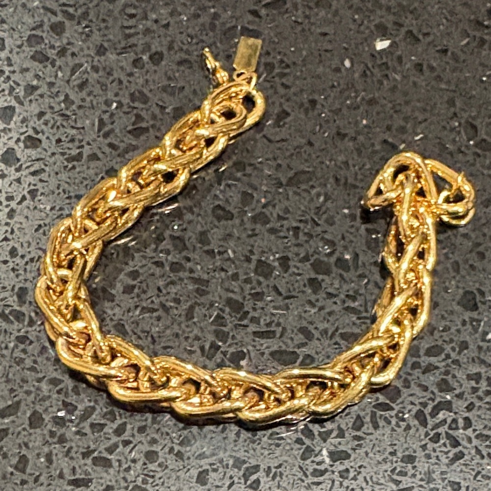 Chunky Gold toned Chain Bracelet